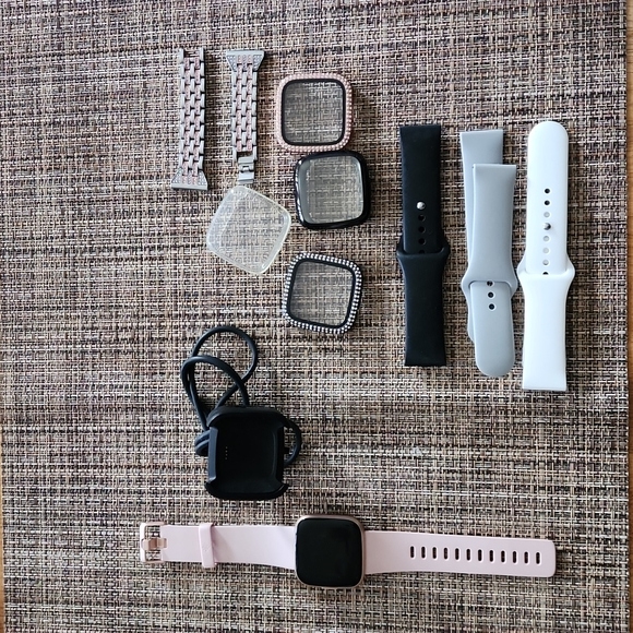 Fit bit versa 2 bundle - Picture 1 of 5